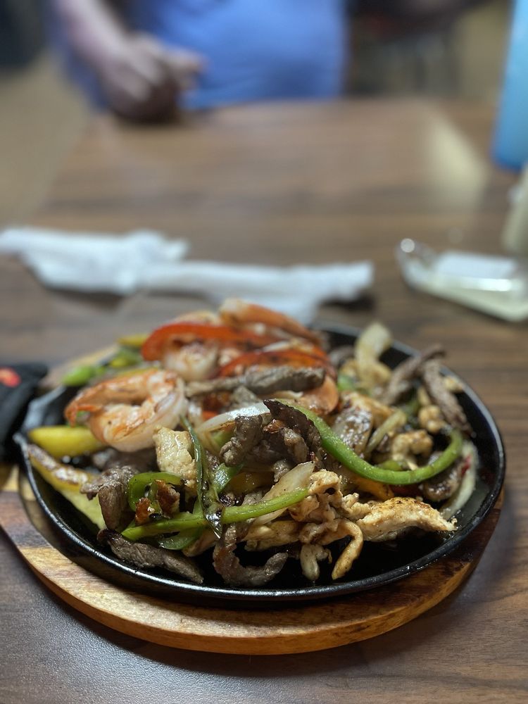 El Valle Latino Grill