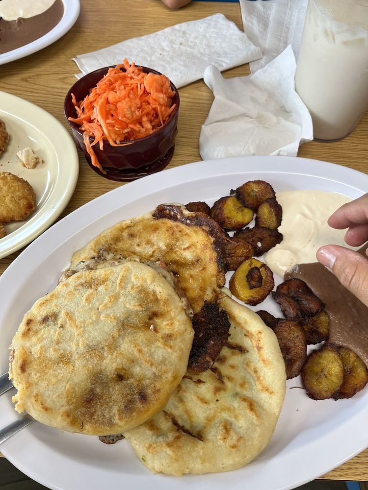 Pupuseria El Salvador