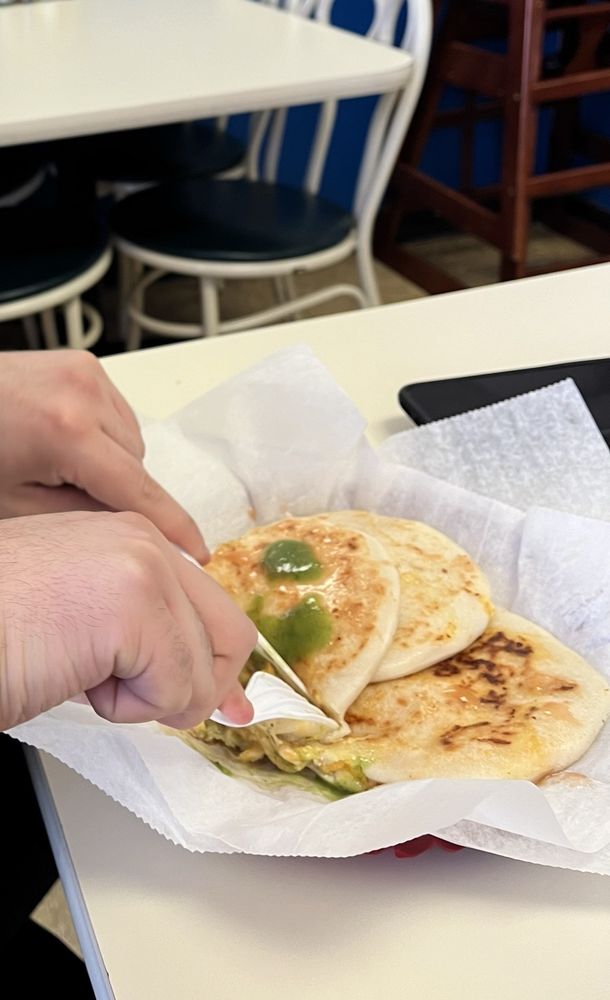 Que Chivo Pupuseria And Restaurant