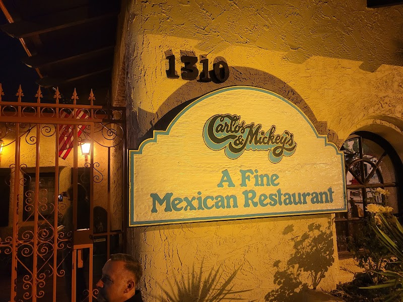 Los Bandidos De Carlos & Mickey's