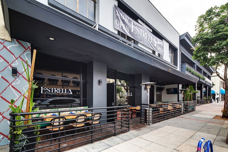 Estrella Taqueria Lounge