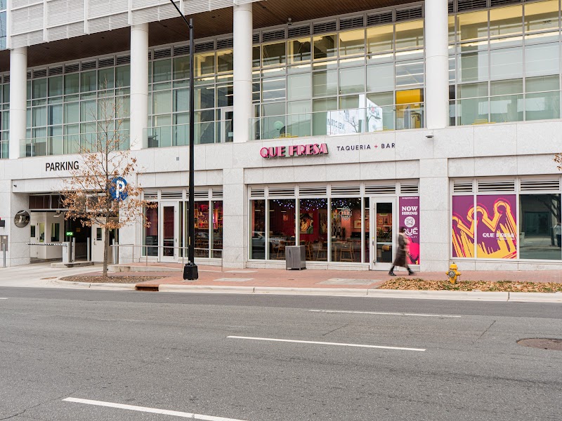 Que Fresa Taqueria + Bar (Uptown)