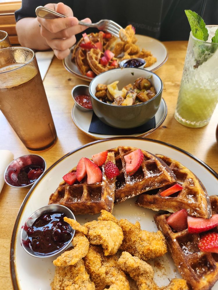 Nonic Restaurant & Rooftop Bar