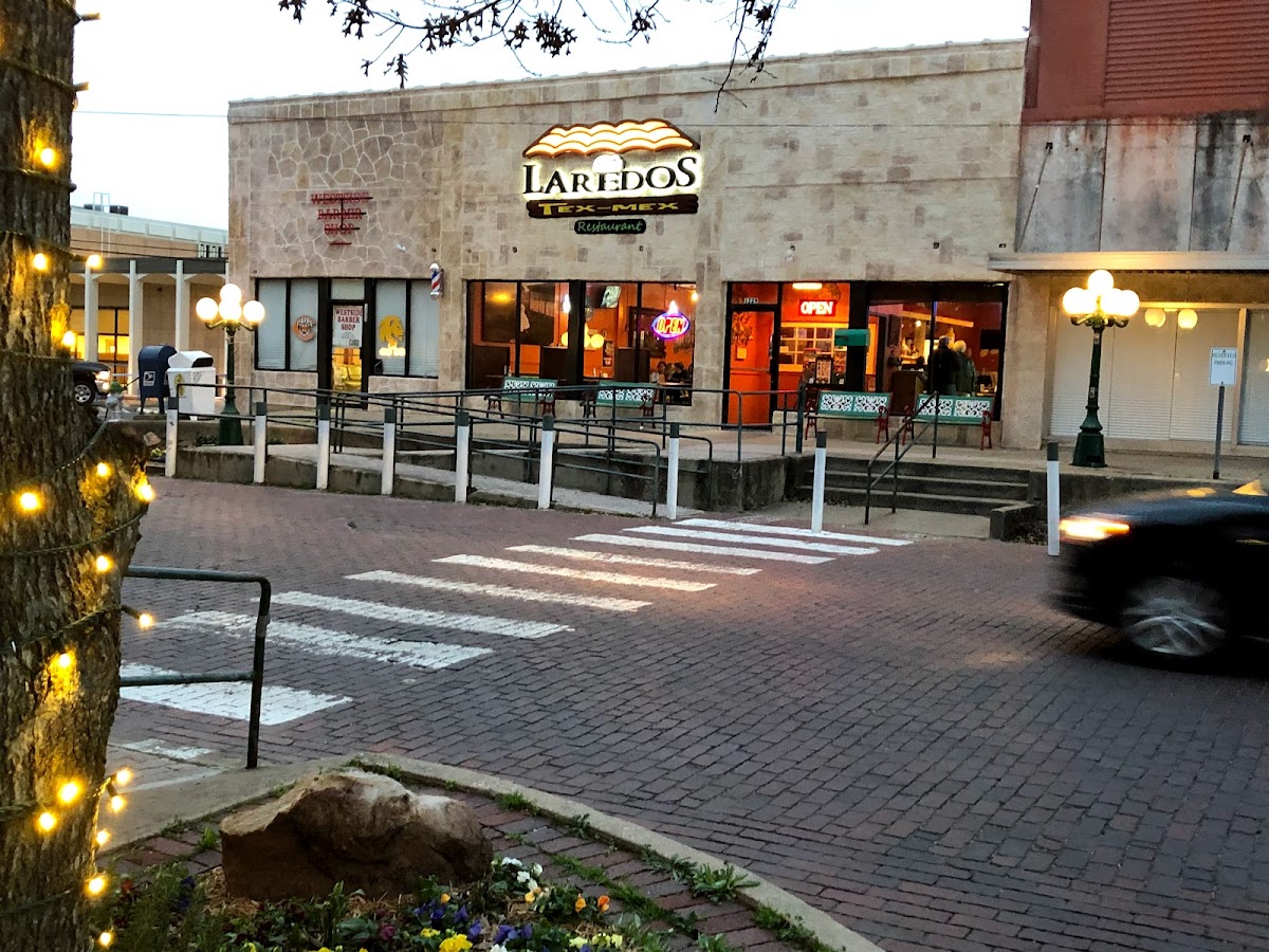 Dos Laredos