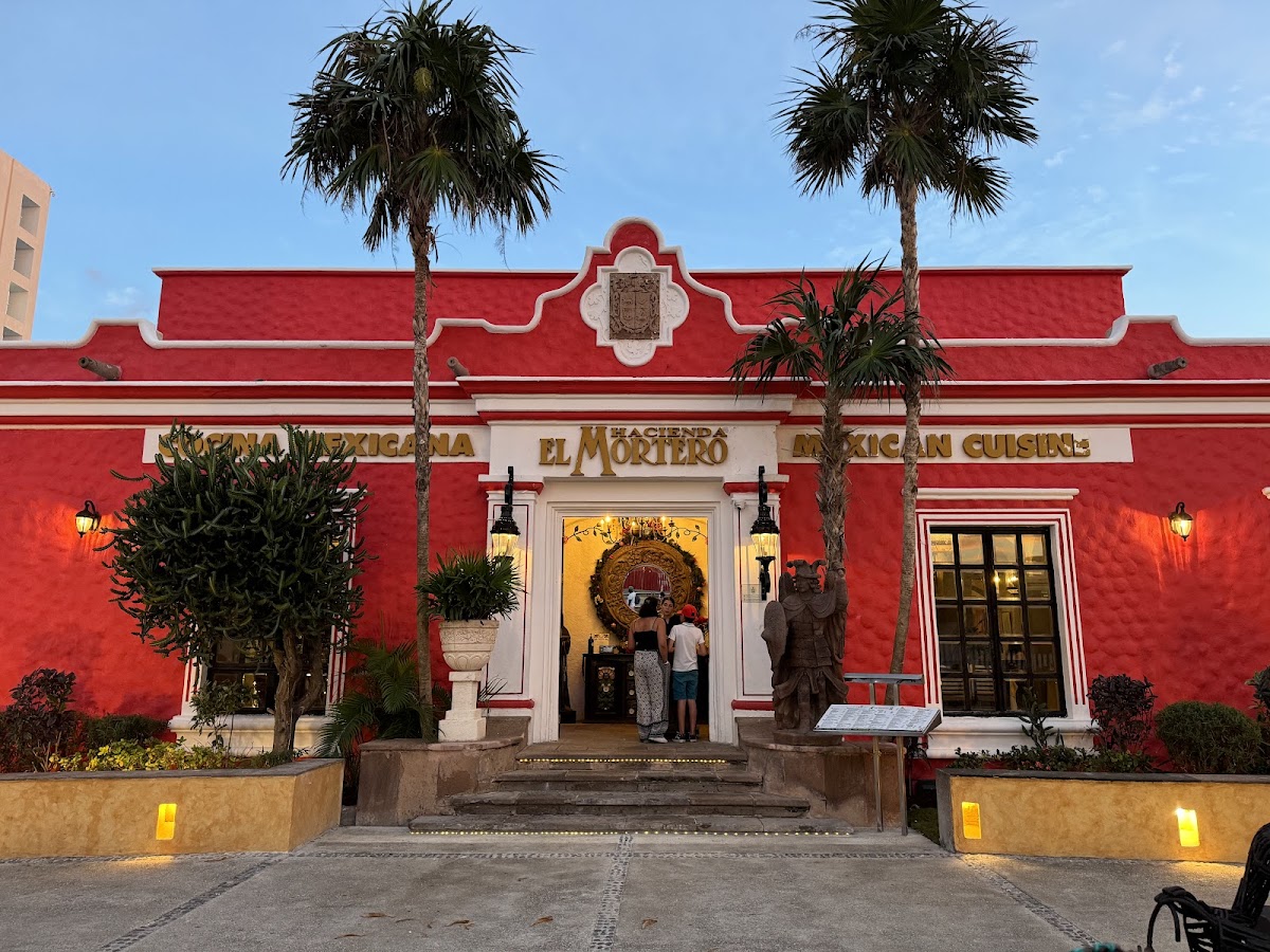 Restaurante Hacienda El Mortero — Mexican restaurant in Cancún